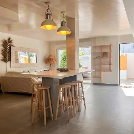 Cozy House, Casa Blanca